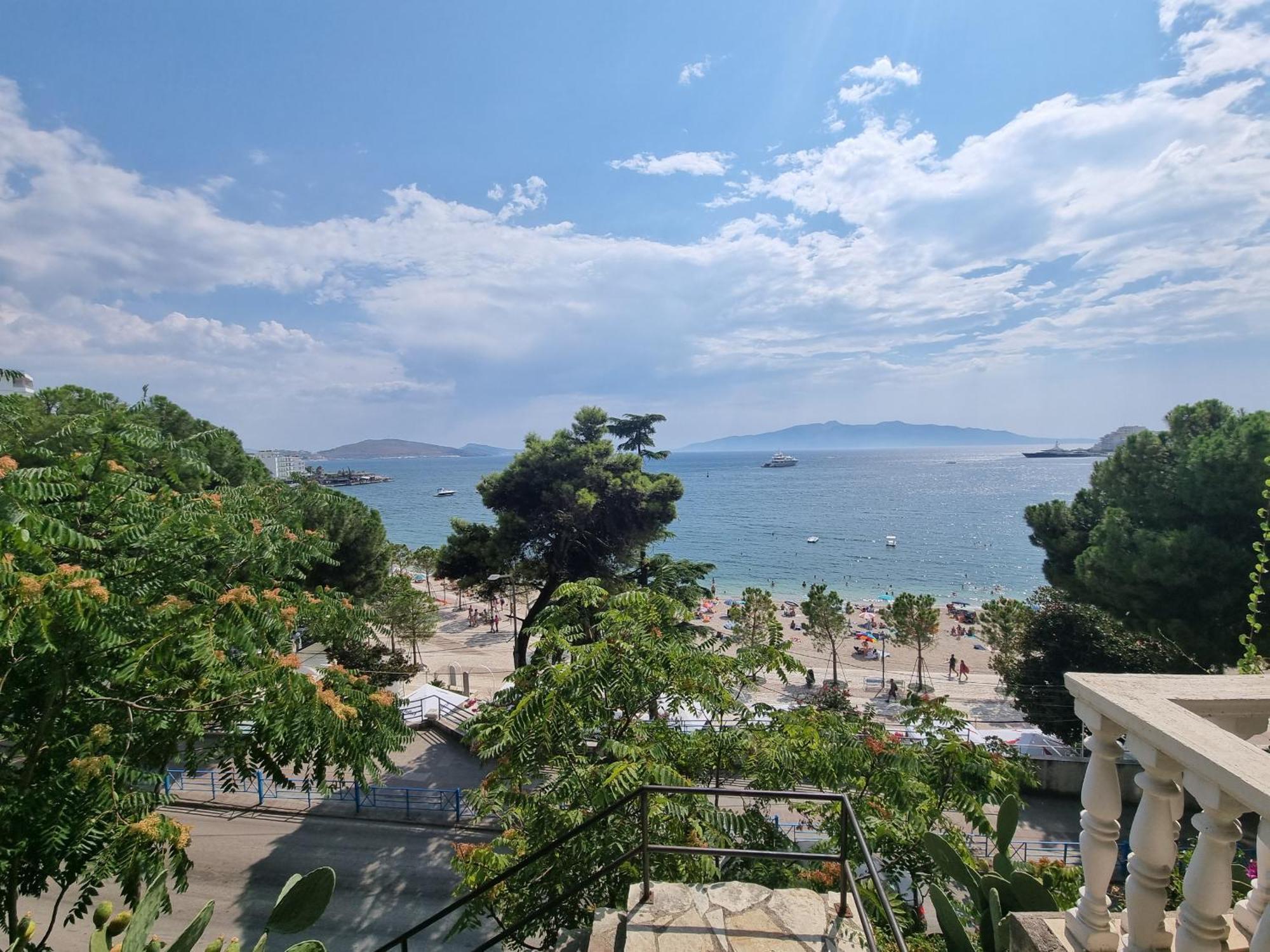 Saint Tropez Apartment Саранда Экстерьер фото
